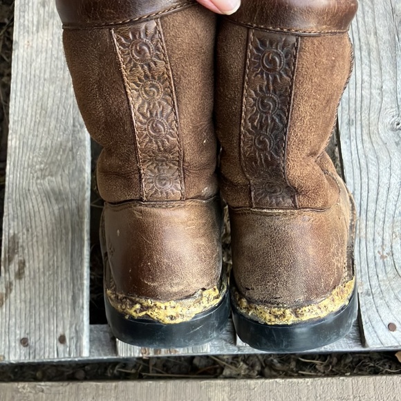 Ugg Leather/Suede Boots WORN - Picture 4 of 12
